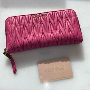 MIU MIU Zippy Wallet
